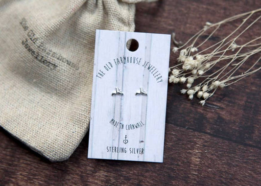 The Old Farmhouse Jewellery - Mini Stud daisy earrings