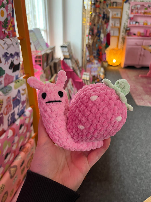 Crochet strawberry snail plush - Clear Fearr