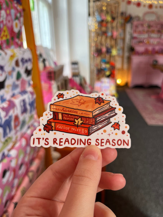 It’s reading season sticker - Alice Illustrate