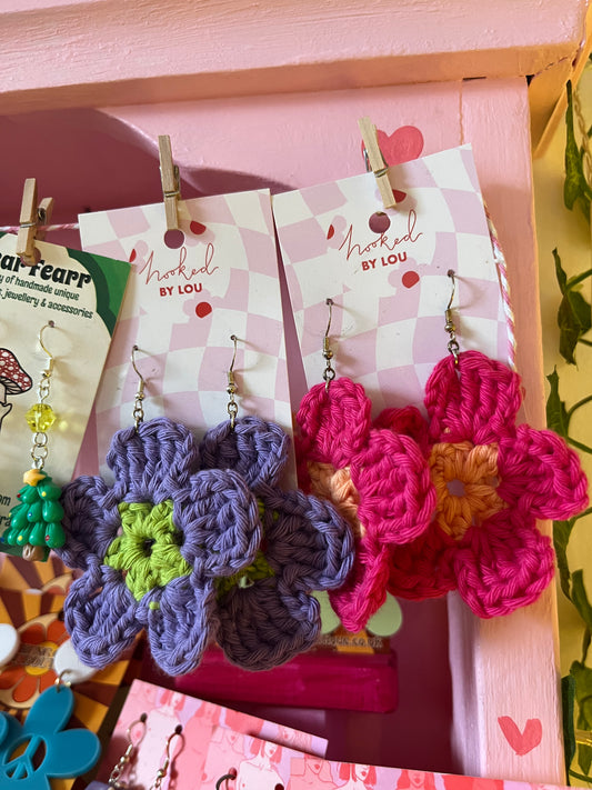 Crochet flower earrings - hooked by Lou